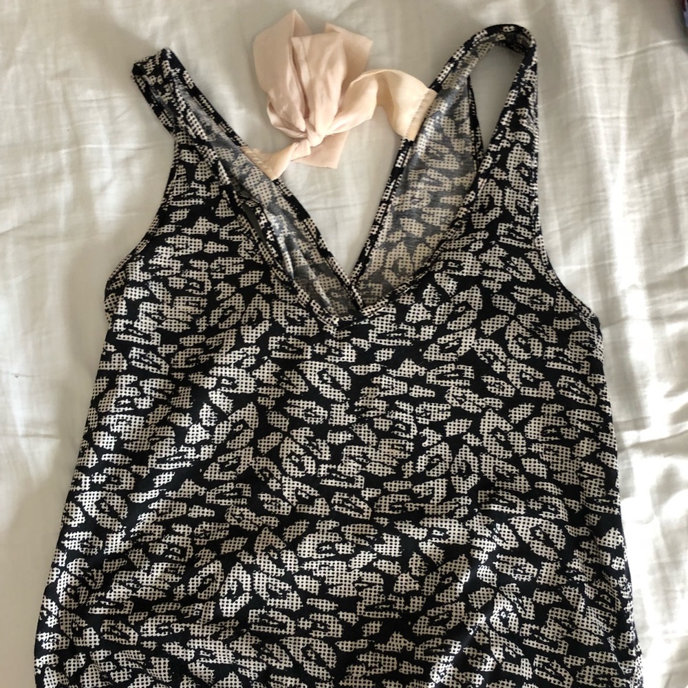 Open bow back tank